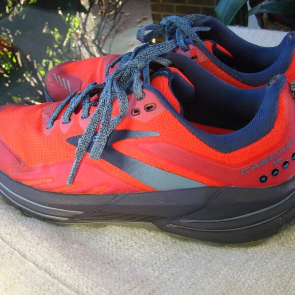 Brooks Cascadia 16 Built trail-runner  Size 8.5 - Picture 6 of 10